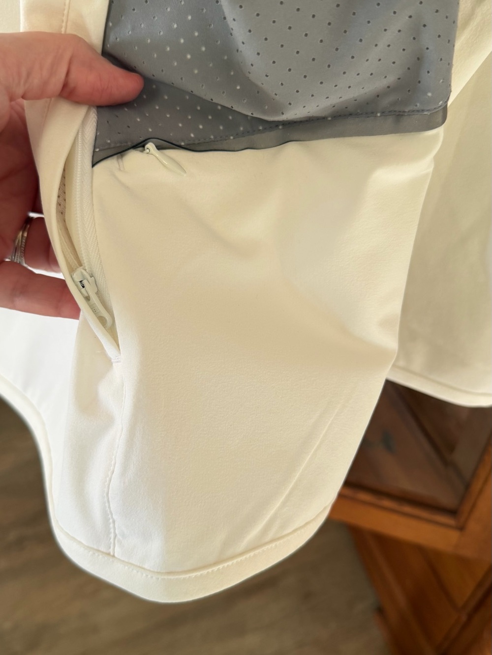 NWT Under Armour White & Gray St. Jude Performance Pullover Jacket - Picture 9 of 16